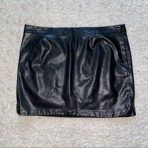 GAP mini faux leather black skirt